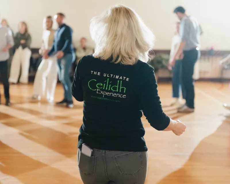 a group of people dancing in a room full of people