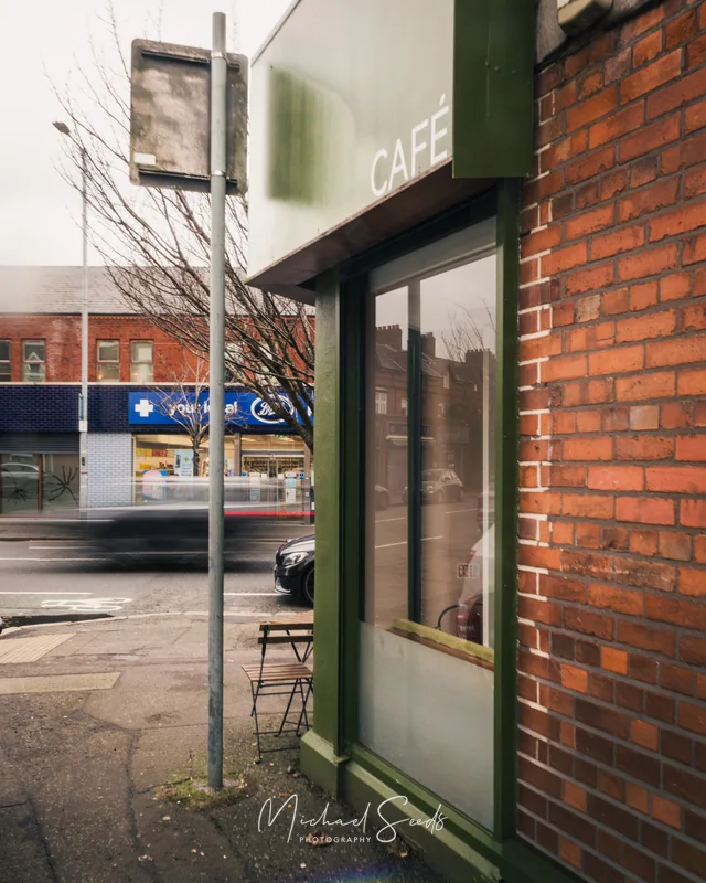 a coffee shop on a busy street in london, england