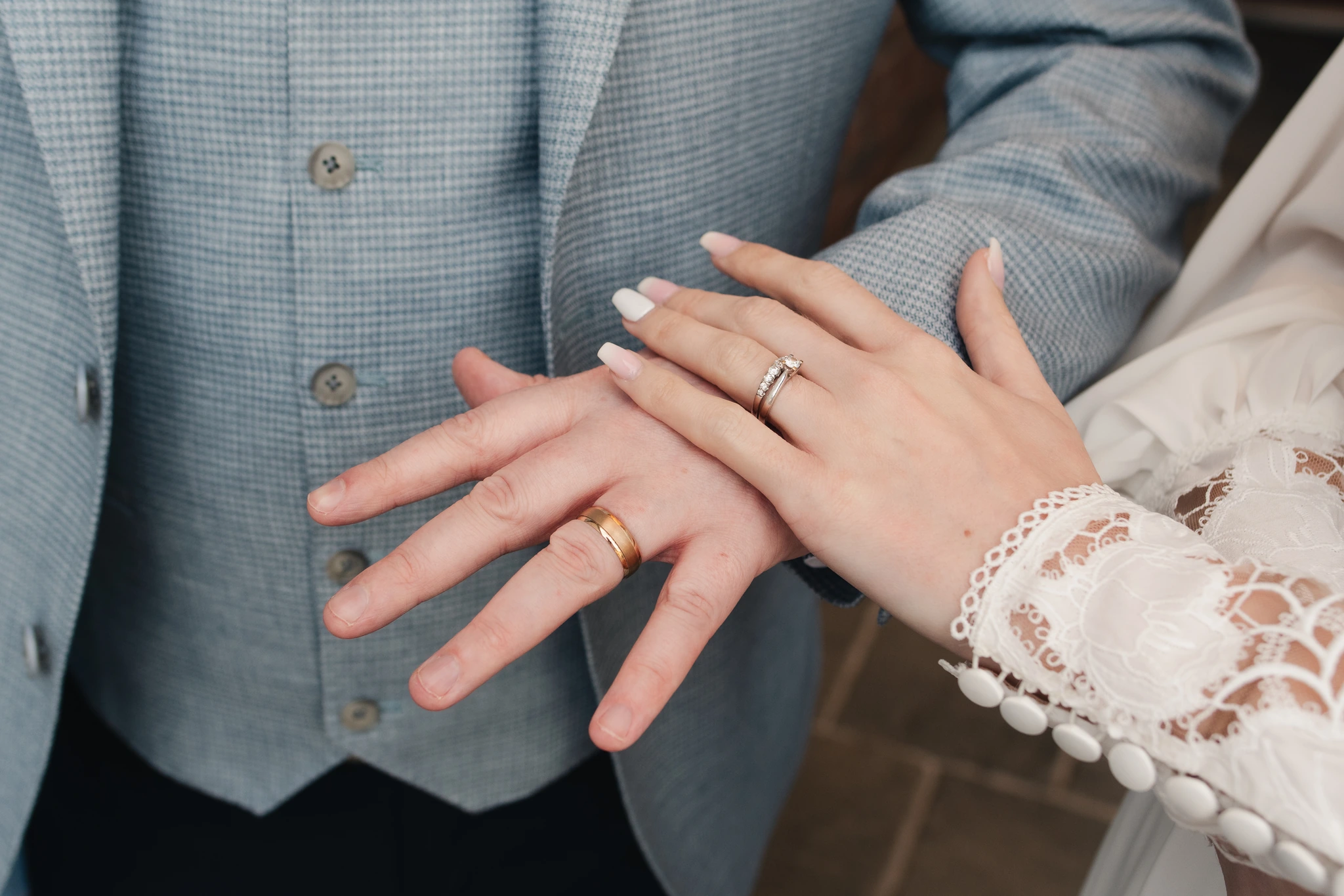 a bride holds her wedding ring in her hand as she walks down the aisle